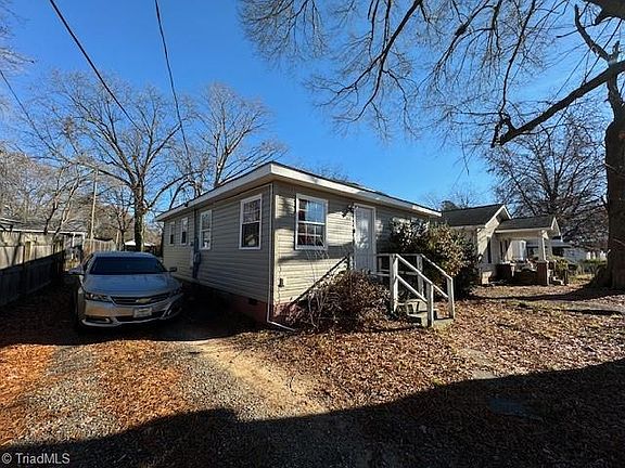 3rd image of 912 Hall St