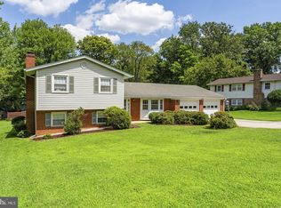 9904 Vale Rd, Vienna, VA 22181
