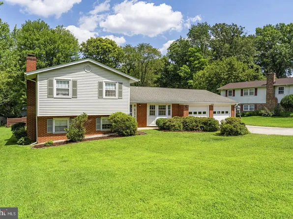 9904 Vale Rd, Vienna, VA 22181