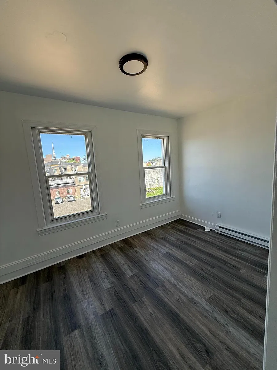 Building Photo - 1111 W Lehigh Ave #4