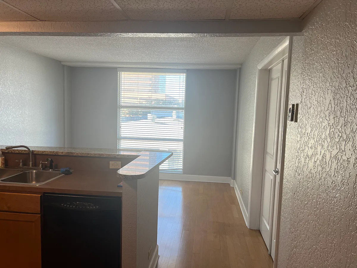 Building Photo - 151 E Washington St #503