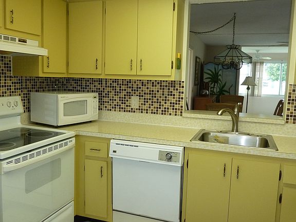 2nd image of 8 Willowbrook Ln APT 103