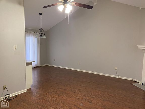 4th image of 2709 Greenbriar Dr