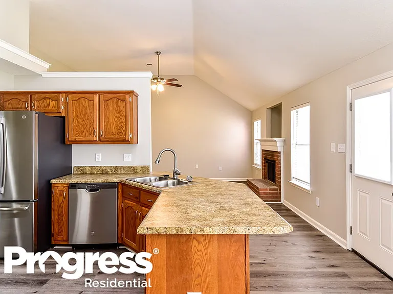 1261 Thames Dr — Photo 8