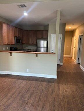 3rd image of 1135 Berry Rd