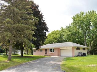 N57W18261 Juniper Ln, Menomonee Falls, WI 53051