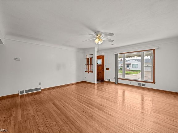3rd image of 2129 Silverdale Ave