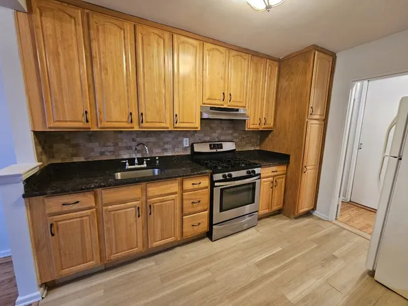 151-05 Cross Island Parkway image 14 of 15