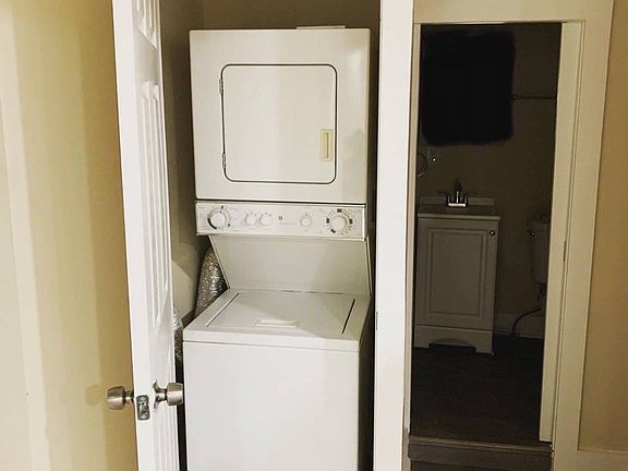 2nd image of 2211 De Reimer Ave