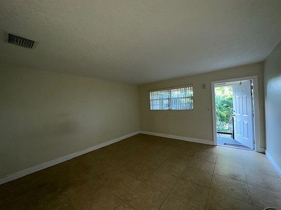 5th image of 2900 NE 17th Ave #20615acdf