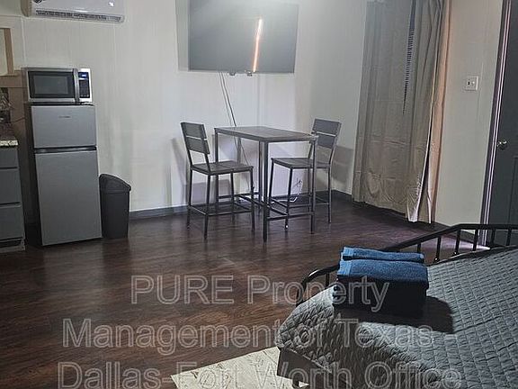 2nd image of 1001 S Lindsay St #1