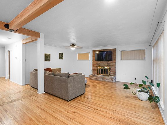 2nd image of 400 Sierra Dr SE
