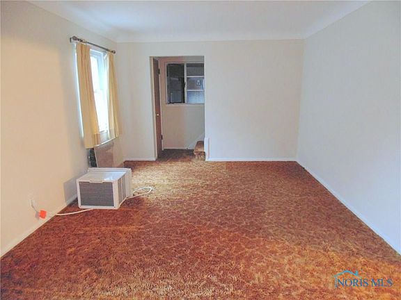 5th image of 609 W Gramercy Ave