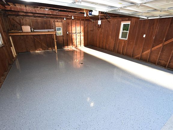 Epoxy floor with drain