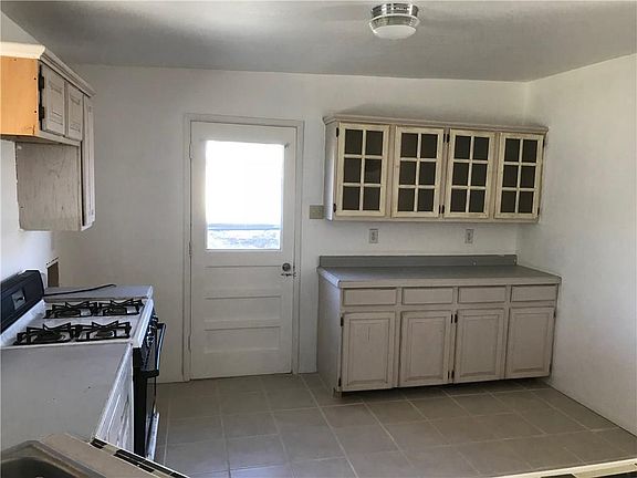 3rd image of 10009 Kenworthy St