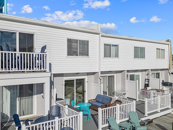 3rd image of 207 136th St #207