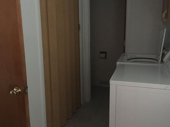 5th image of 402 E Shady Ln