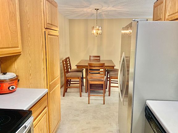 5th image of 2807 Zenith Ave