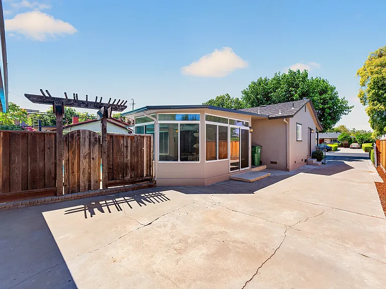 2130 Roenoke Way — Photo 22