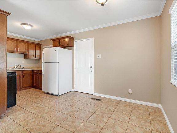 3rd image of 8301 Kammerer Ave