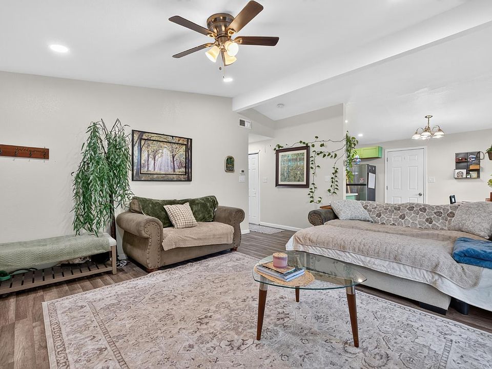 1st image of 3720 Centinella Dr