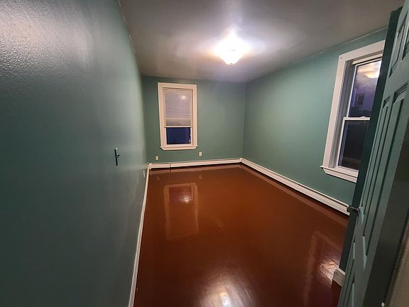 5th image of 136 Oxford St Floor 2