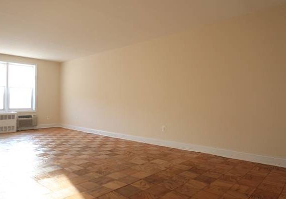 2nd image of 26 Ebbitts St APT 5W