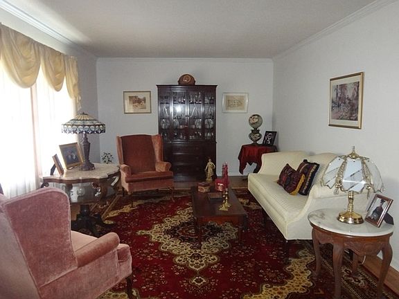 3rd image of 602 Sharon Dr