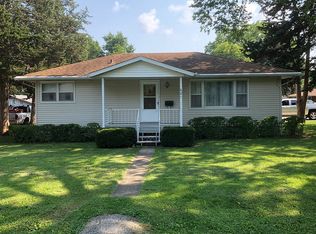 621 W Blaine St, Monticello, IL 61856