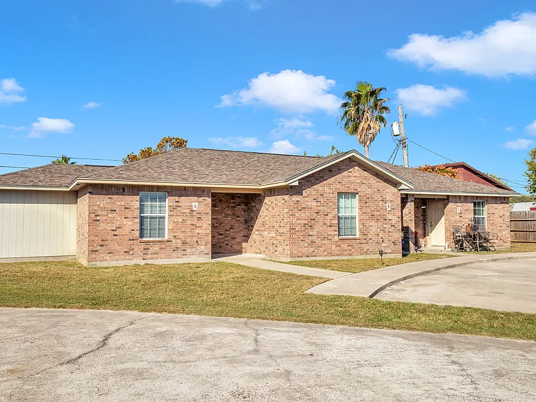 2105 Westwind Cir #A — Photo 2