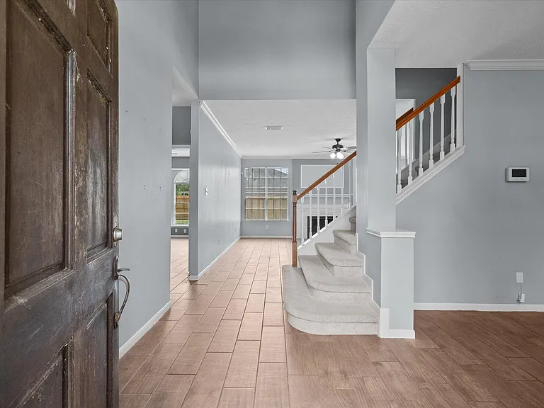 4915 Stone Harbor Dr — Photo 3