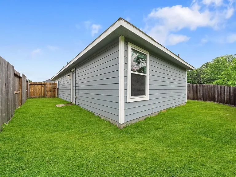 17038 Marie Village Dr — Photo 19