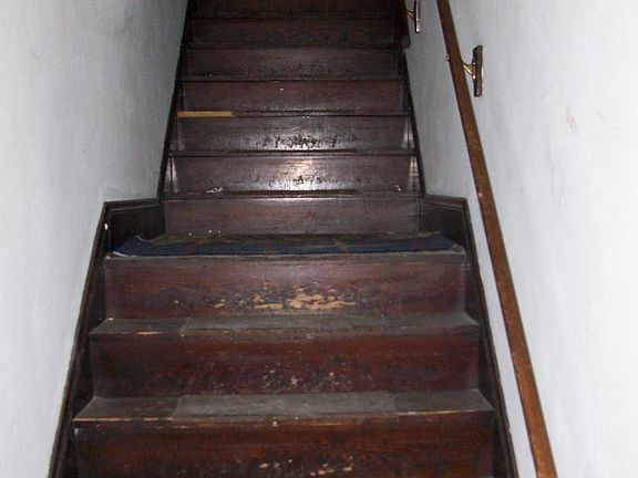 4th image of 9019 Denison Ave