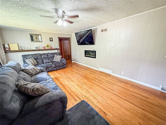 3rd image of 399 Bullcreek Rd
