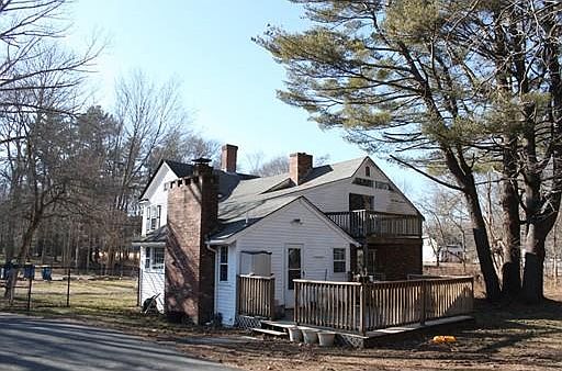 3rd image of 171 Pleasant St