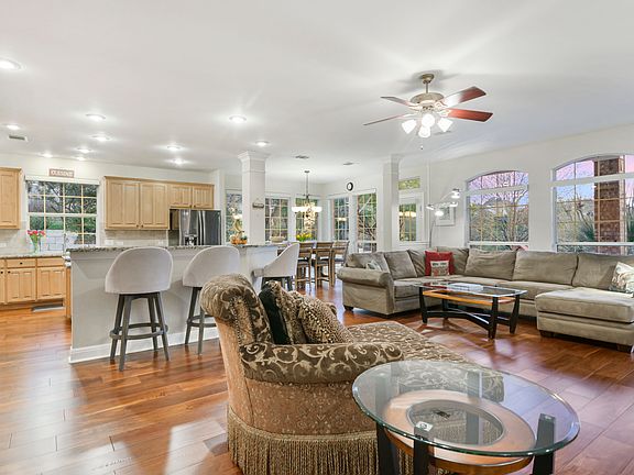 5th image of 3842 River Place Blvd