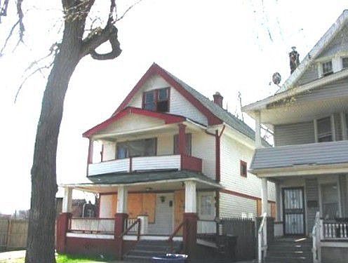 2nd image of 574 E 115th St
