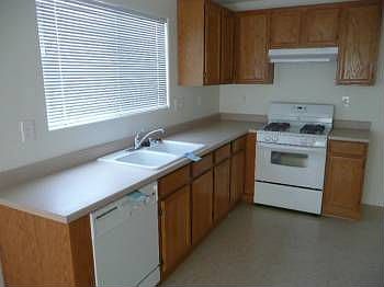 4th image of 590 Shewsbury Ave