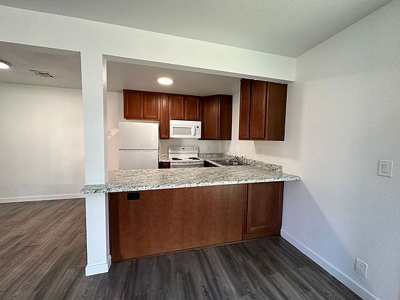 5th image of 835 Lakeside Dr #1