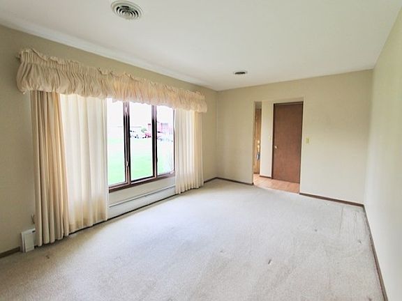 3rd image of 504 Waneta Dr