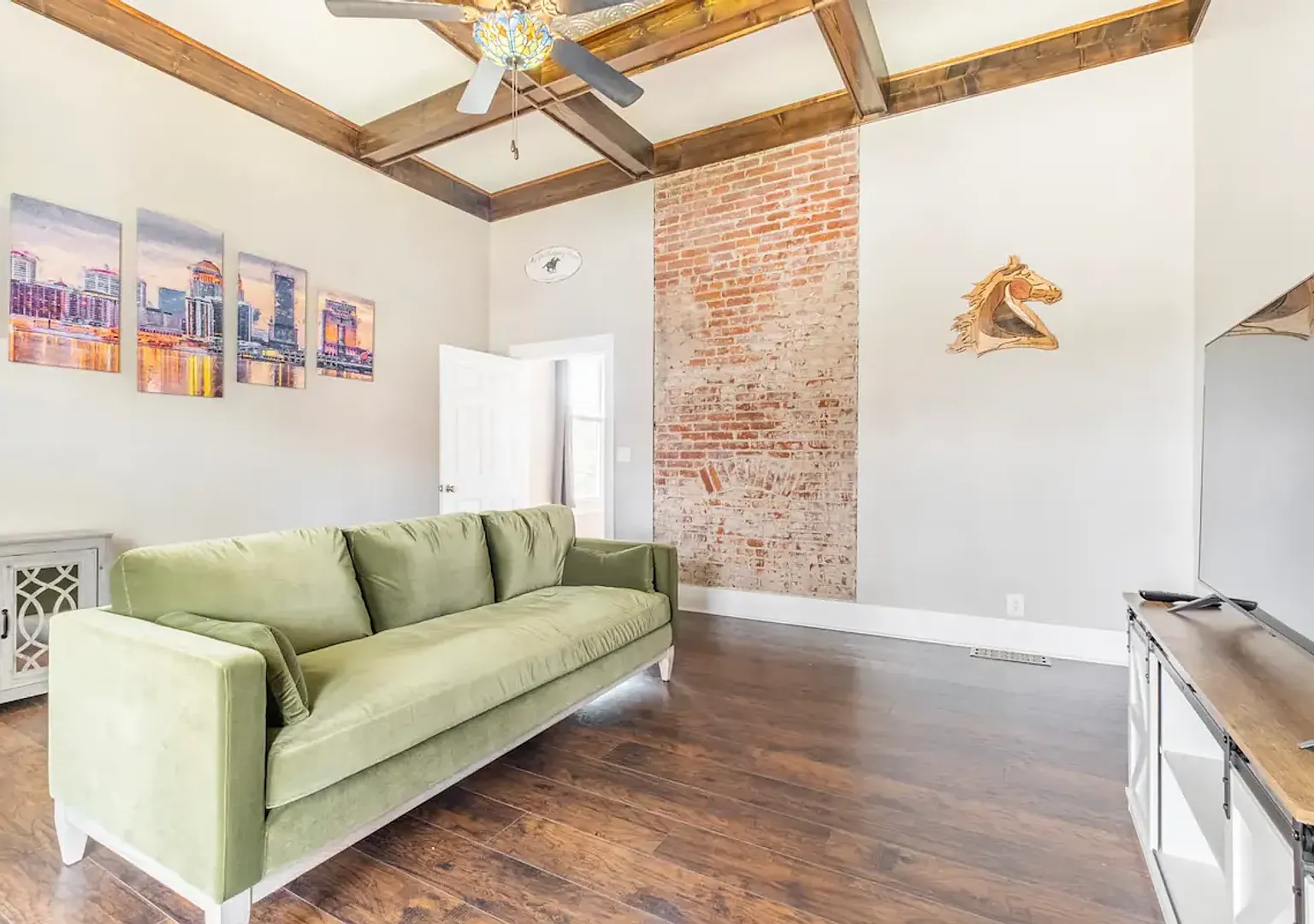 Furnished Germantown Charmer- available for 1-3 month stays! — Photo 3