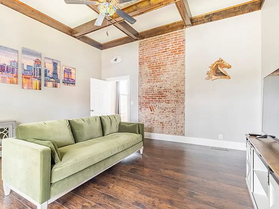 3rd image of 1046 Charles St