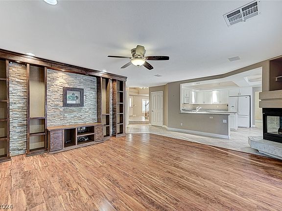 3rd image of 9572 Hawaiian Summer St