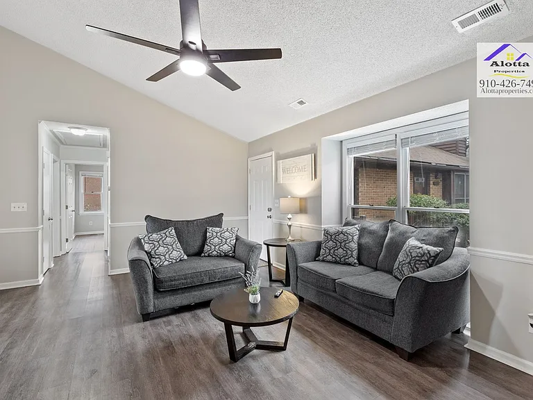 130 Girard Ave — Photo 4