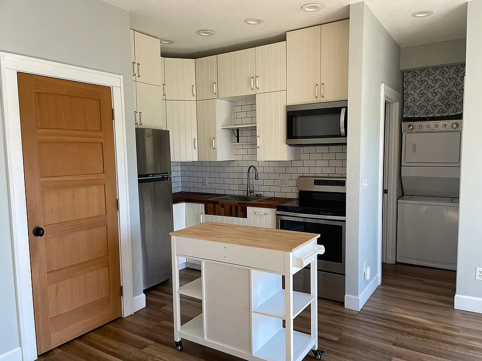 Farm-style kitchen with island