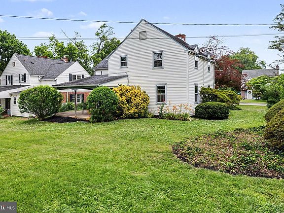 2nd image of 602 Meadow Ln