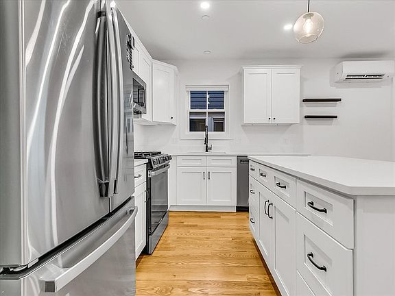 4th image of 3 Wisteria St Unit 2