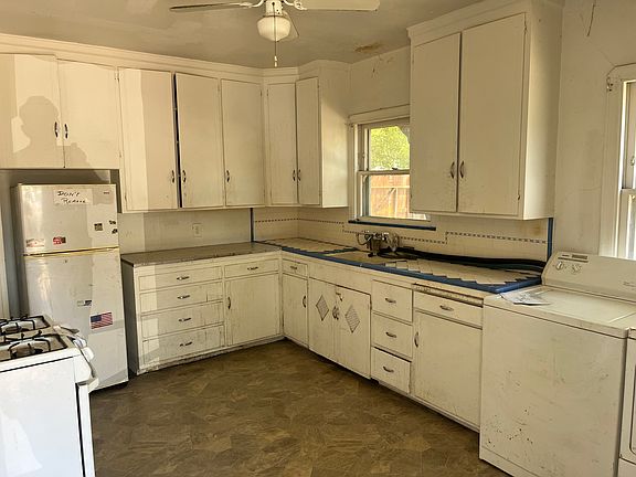 5th image of 3024 Clayton Rd
