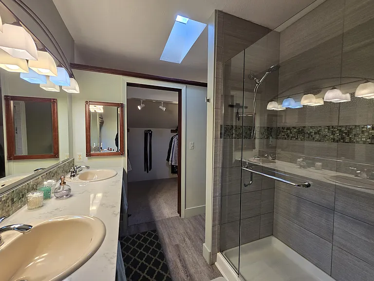 1060 Kings Crown Rd — Photo 15