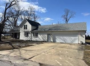 201 N 3rd St, Martinton, IL 60951